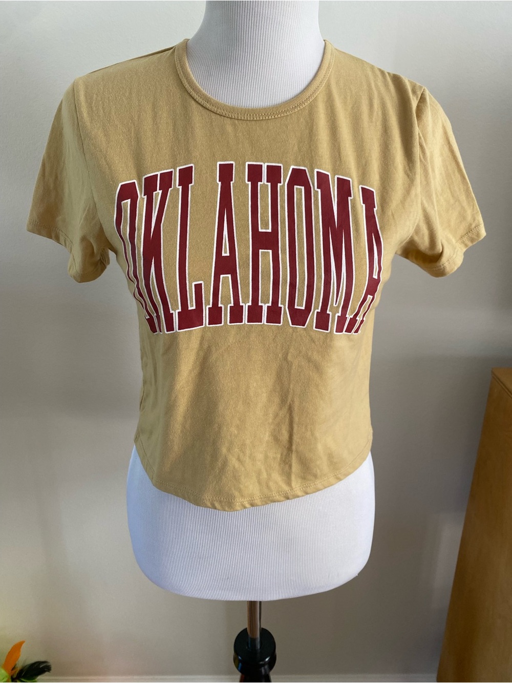 ZooZatz Women's Oklahoma Sooners Core Fashion Yellow Cropped T-Shirt